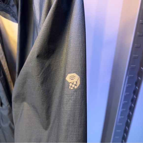 Mountain Hardware 3/4 rain jacket in super condition!!!! - Picture 11 of 15